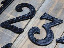 Huisnummers en letters, smeedijzer, zwart, combinatie, antiek