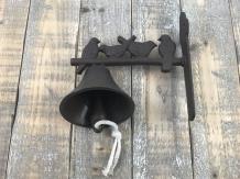 Cloche, bâton avec des oiseaux dessus, fonte