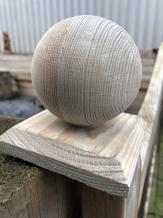 Pfostenkappe - Holz - Mit Kugel - 10 x 10