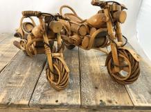 Ensemble de motos en bois faites à la main, lowriders