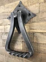 Heurtoir en fer forgé pour porte en bois rustique