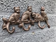 Kleiderständer mit 4 Katzen und die Haken sind die Schwänze