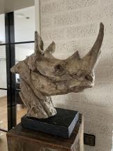 Kop van een neushoorn, fraai in detail, polystone woodlook