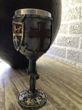 Fraaie kelk voorzien van insignia zoals Franse lely