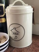 Belle boîte décorative pour le sucre