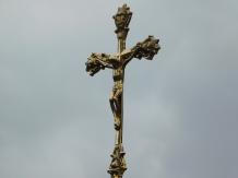 Jezus aan het kruis, messing INRI op voet