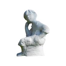 Zittende jongen - stenen beeld - 45 cm - abstract - wit