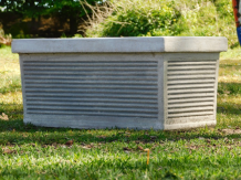 Jardinière en pierre – 73 cm – classique avec relief linéaire
