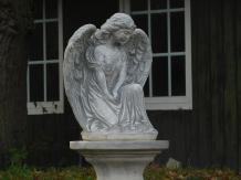 Engel - stenen beeld - 50 cm - in detail - klassiek wit