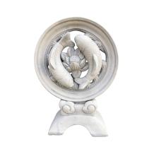 Koi op standaard - stenen ornament - 57 cm - klassiek