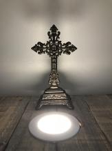 Croix sur pied en fonte