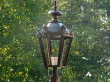 Außenstehleuchte mit Kronen – schwarzes Aluminium – 93 cm