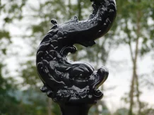 Laternenpfahl-Mystikfisch – 62 cm – schwarzes Aluminium