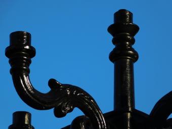 Lustre lanterne pour 5 lampes – 42 x 73 cm – aluminium noir