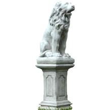 Zittende leeuw - op sokkel - stenen dierenbeeld - 95 cm