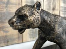 Sculpture Léopard, fer massif, aspect bronze avec plaque de marbre