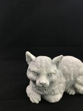 Liggende kat - stenen dierenbeeld - 17 cm - klassiek