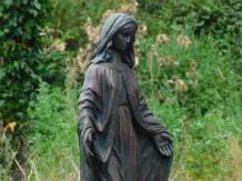Maria - Polystone - 80 cm - dunkel gefärbt - im Detail