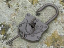 Mittelalterliches Vorhängeschloss mit Salamander - inkl. Schlüssel - Gusseisen
