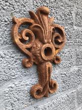 Maueranker, Gusseisen, französische Lilienform