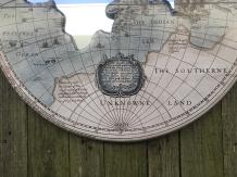 Mooie wanddecoratie, vroeg afgebeelde wereld met hierin een spiegel