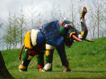 Handgemaakte Olifant met Slurf Omhoog – Metaal – ca. 175 cm – Afrikaans Design