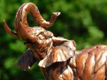 Elefant – Polystone – 21 cm – kupferfarben – detailliert