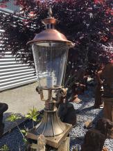 Lamp messing-koper rond glas op voet, Franse tuinlamp