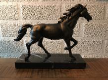 Sculpture de cheval, fonte massive, aspect bronze