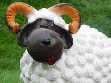 Bélier - polystone - 45 cm - blanc/marron foncé - ludique