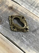 Schlossrosette aus patiniertem Messing