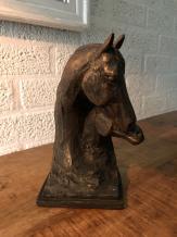 Cheval serre-livres, statue jument avec poulain, statue de cheval en bronze