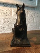 Statue Stute mit Fohlen, Buchstützen Pferde, Pferdestatue in Bronze Optik