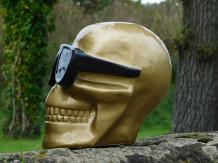 Crâne avec lunettes - statue en polystone - 28 cm - or/noir