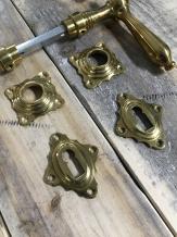 Deurkrukken met handvaten en slot rozetten, deur hardware voor kamerdeuren, gepolijst messing