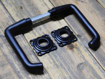 Set Türgriffe mit quadratischen Rosetten – Schwarz – Aluminium