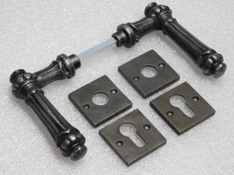 Ensemble de poignées et rosaces - carré - adapté aux portes d'entrée