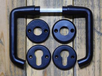 Set Türgriffe mit runden Rosetten + Schlüsselrosetten PC - Mattschwarz - Alu