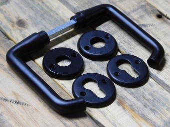 Set Türgriffe mit runden Rosetten + Schlüsselrosetten PC - Mattschwarz - Alu