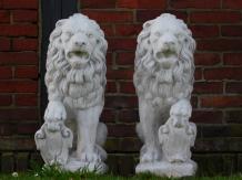 Löwen – mit Schild – Tierstatue aus Stein – 2er-Set