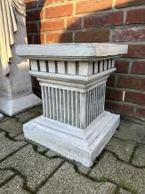 Quadratische Säule - Stein - 42 cm - klassisch weiß - schlicht