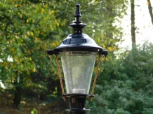 Sockelleuchte mit Messingfuß – schwarze Außenlampe – 51 cm