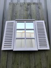 Miroir en bois avec portes ouvrantes