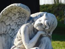 Ange endormi - statue en pierre - 54 cm - grandes ailes