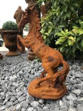 Aufbäumendes Pferd - Gusseisenstatue - 34 cm - rustikal