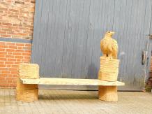 Banc de jardin en chêne lourd avec grand aigle sculpté, unique