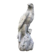 Beeld adelaar - zittend - hoogte 53 cm - vol steen