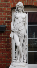 Vrouw op sokkel - steen - 210 cm - klassiek wit - in detail