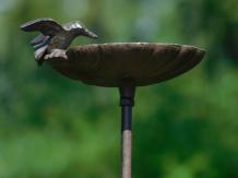 Gartenstecker-Vogeltränke – Gusseisen – Inklusive Vogel