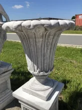Grote stenen bloempot voor buiten – tulpmodel – 90 cm
